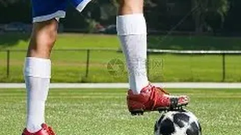 侯佩岑面对提问略显尴尬，谈及林志玲抢代言时眼神躲闪