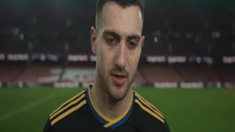 滕哈赫与球员关系更近 阿莫林坚守职业分际